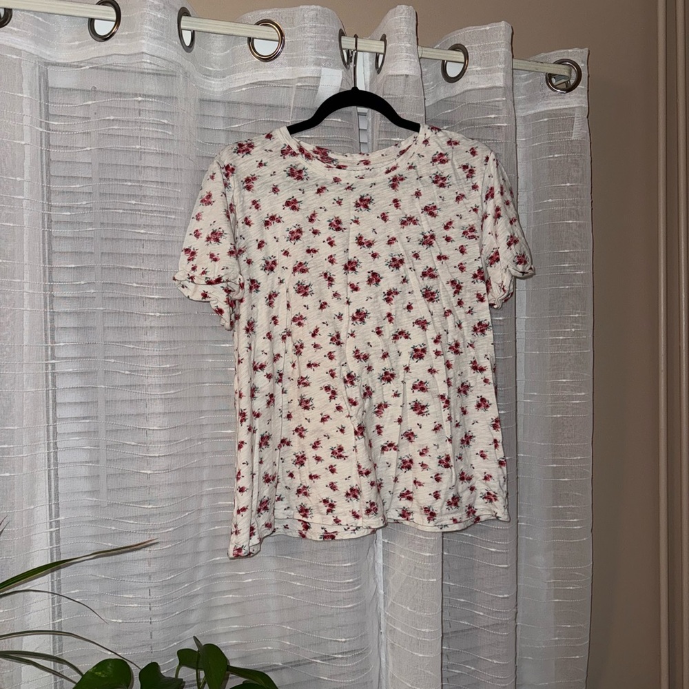 Torrid White and Red Floral Short Sleeve Top